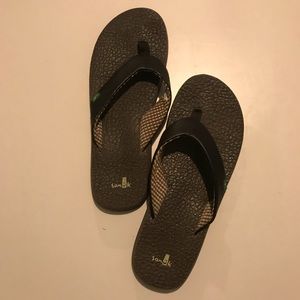 Sanuk Shoes - Sanuk Flip-Flops Sanuk Shoes - Sanuk Flip-Flops